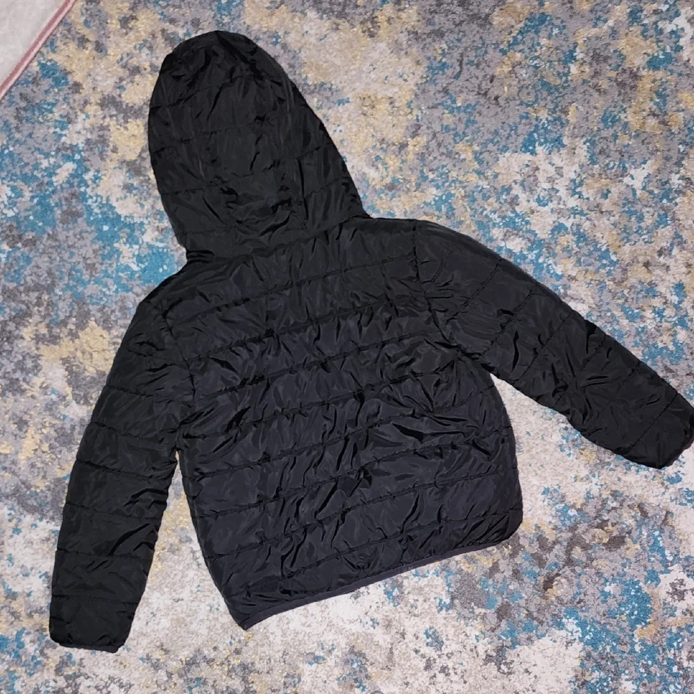 Like New Nike Black/Red Puffer Jacket  100--116 Cm 5-6 Yrs Toddler Hooded Puffer